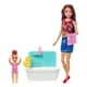 Barbie Babysitters Inc. Skipper Poupée et coffret de jeu Heure du bain, cheveux bruns avec chaussures rouges – image 1 sur 7