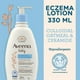 Crème hydratante Soin de l'eczéma Aveeno Baby - Lotion corporelle pour la peau irritée due à l'eczéma, avoine colloïdale + céramides - 330 ml 330 ml – image 3 sur 9