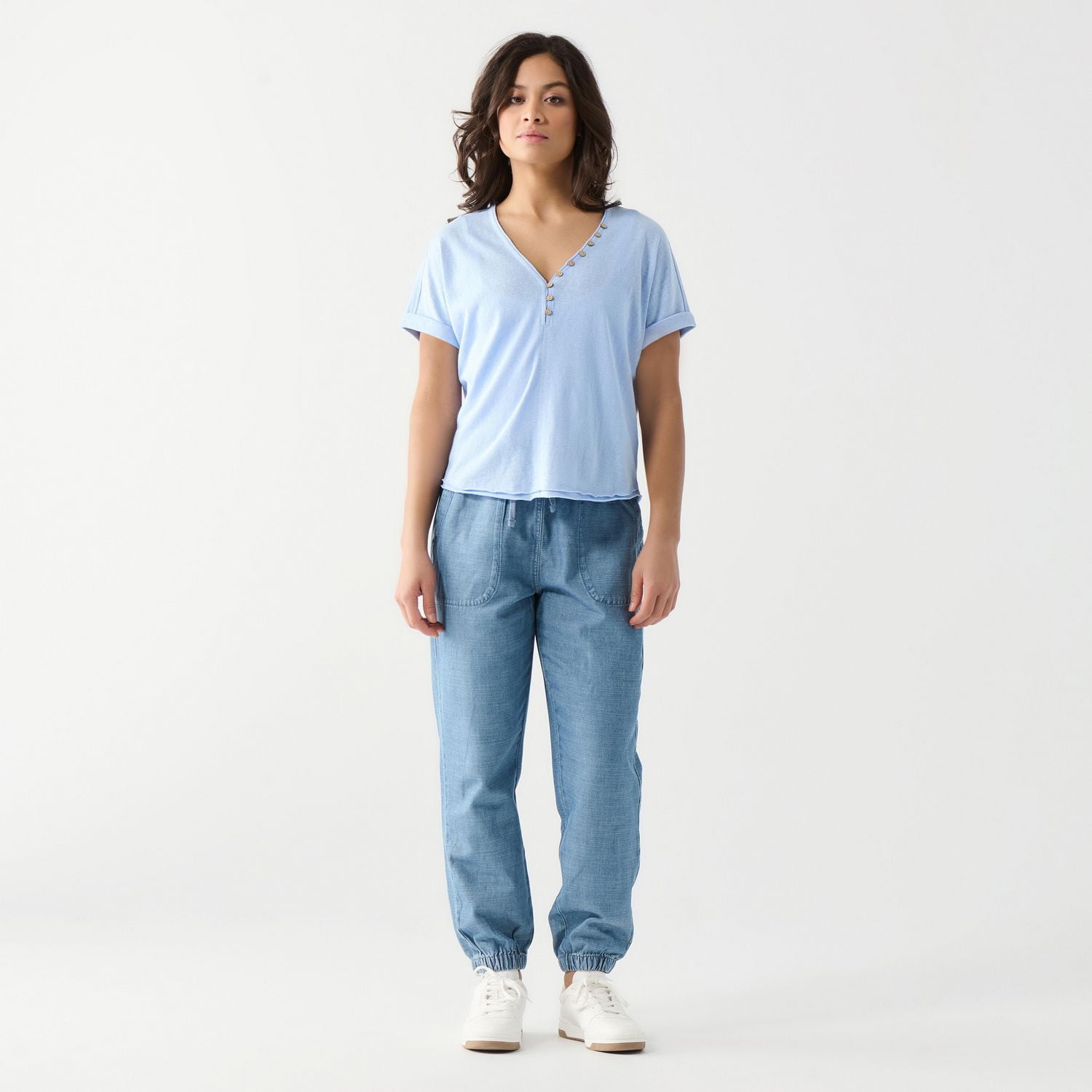 DV Chemise à manches courtes, ample, à poignets roulés et boutonnée sur le devant.