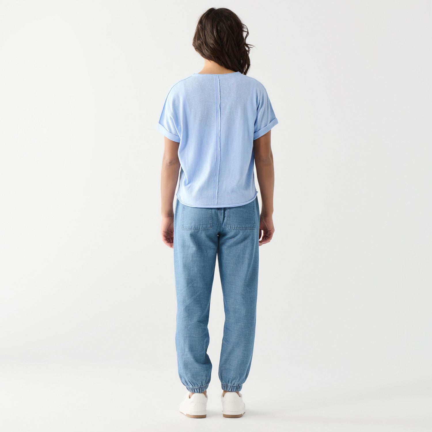 DV Chemise à manches courtes, ample, à poignets roulés et boutonnée sur le devant.