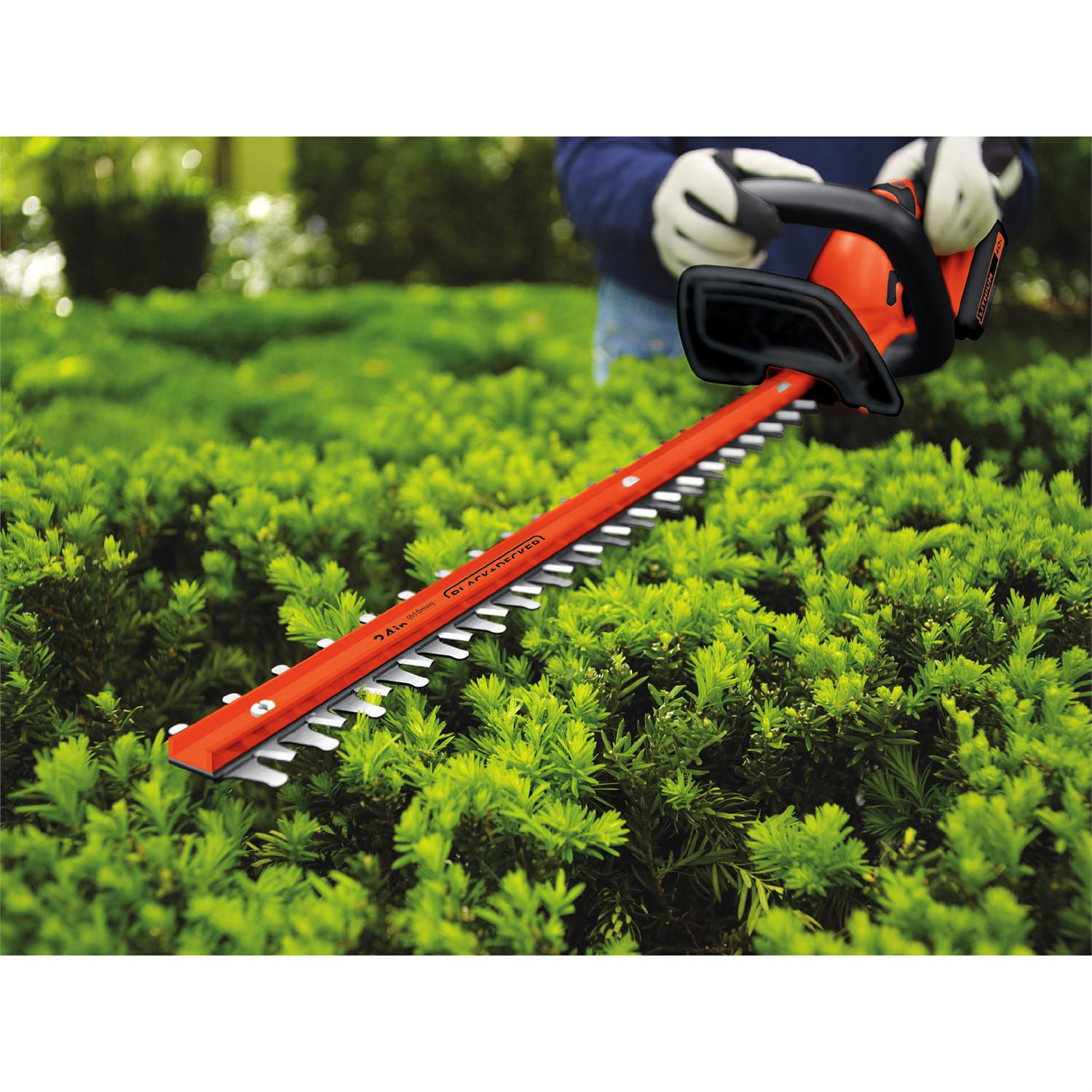 Black and decker 2024 40v max hedge trimmer