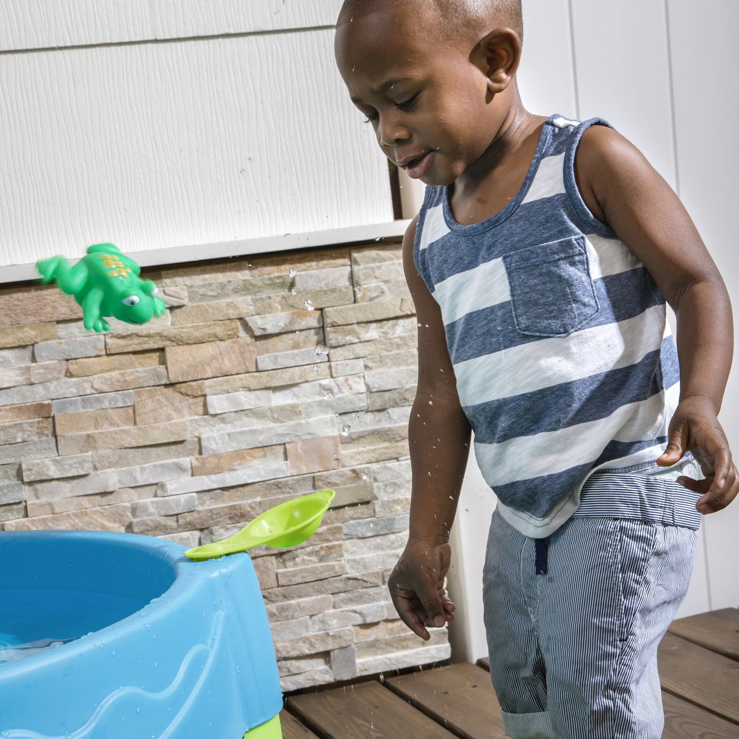 Step2 duck dive store water table