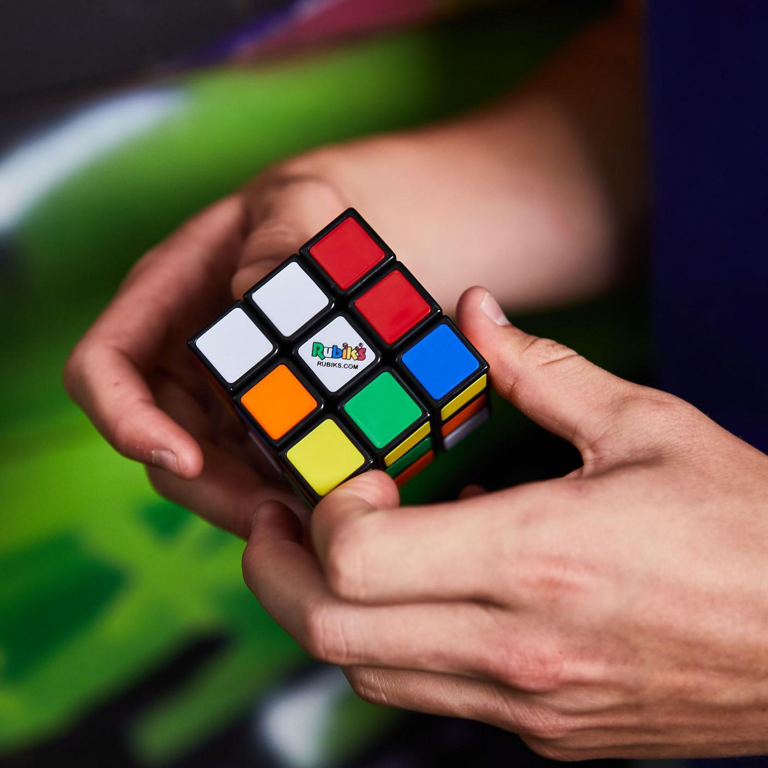 Rubik's Cube Le puzzle 3x3 original de correspondance de couleurs, un cube  classique de résolution de problème, avec son Guide de poche, 1 :  : Jouets