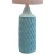Lampe de table à base en céramique entourée d'une courtepointe bleue, Cresswell – image 4 sur 8
