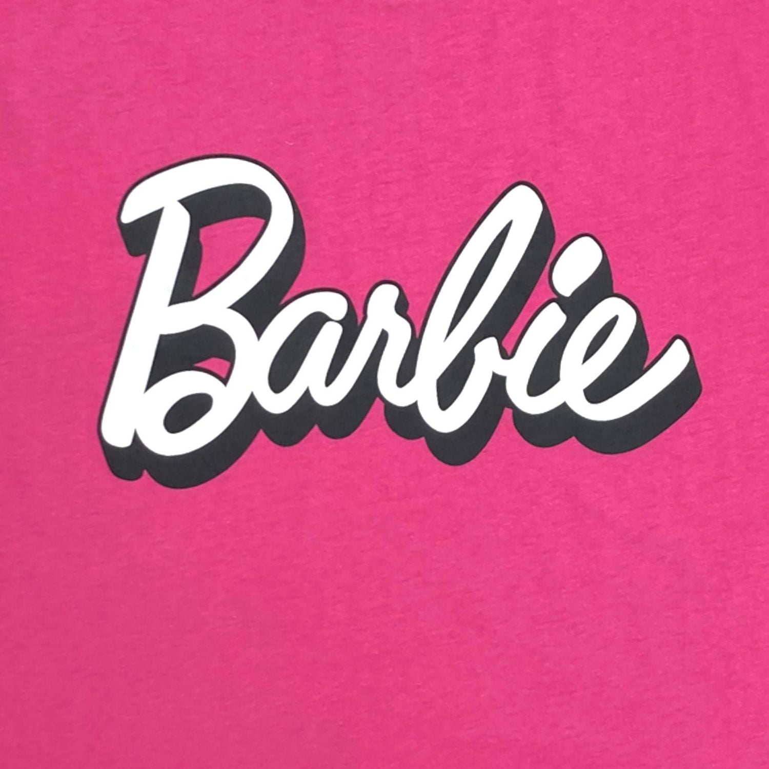BARBIE Tee shirt femme. Ce t-shirt à manches courtes et col rond pour femme peut facilement être porté avec votre jean ou votre bas préféré et