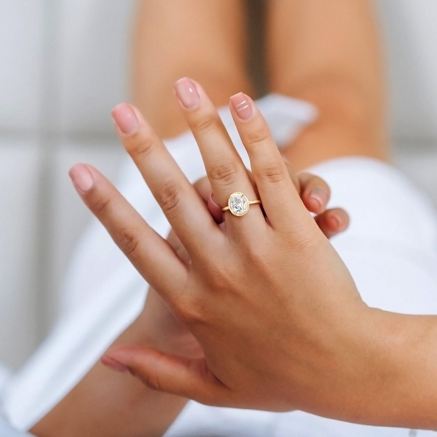 Bague de mariée solitaire ovale Miabella en or jaune 10K avec moissanite 2 carat PPT