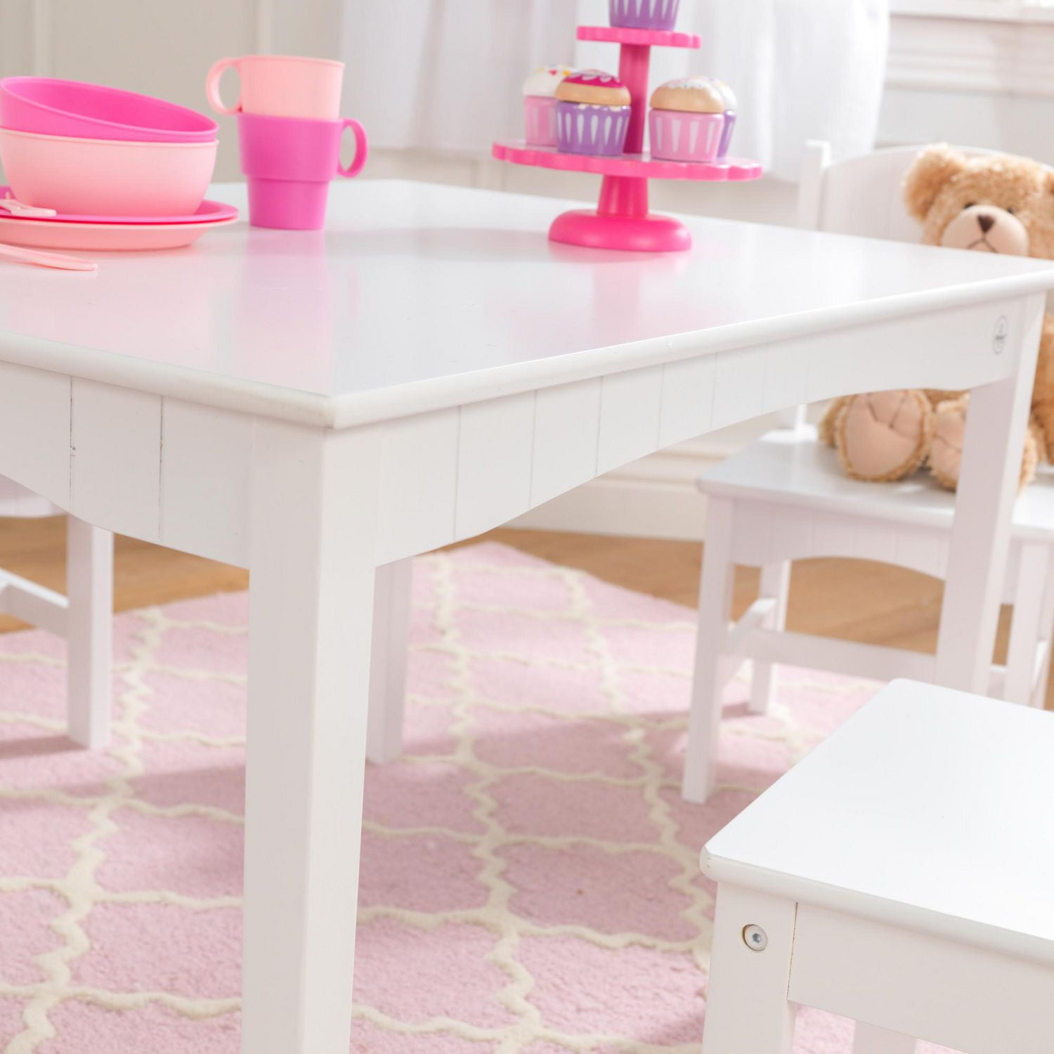 Nantucket table with shop bench and chairs