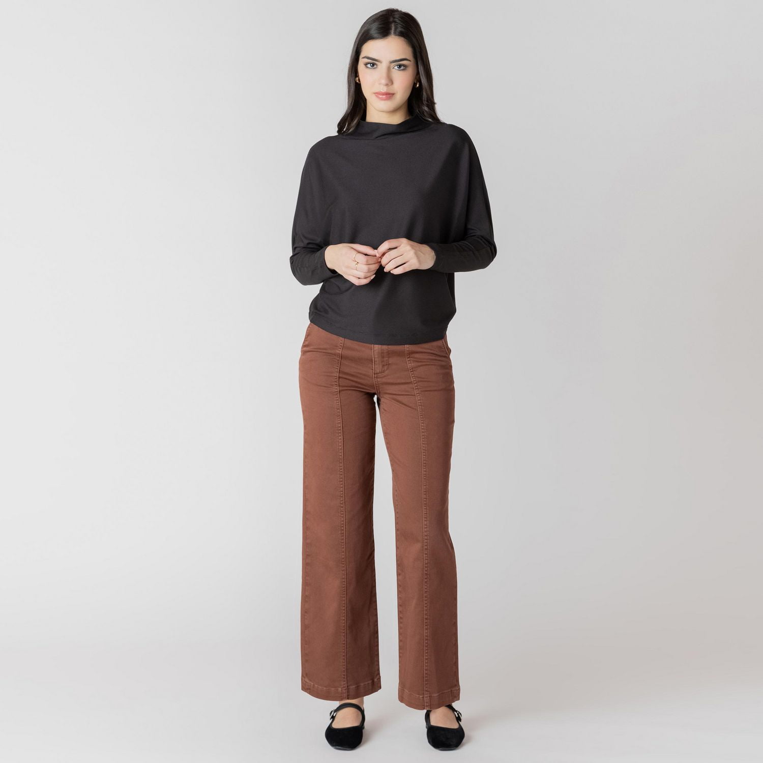 Devoted pleated pants with pockets