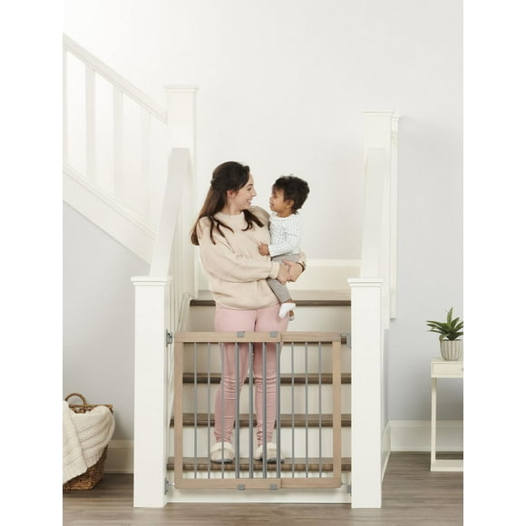 Regalo Wooden Stairway Gate