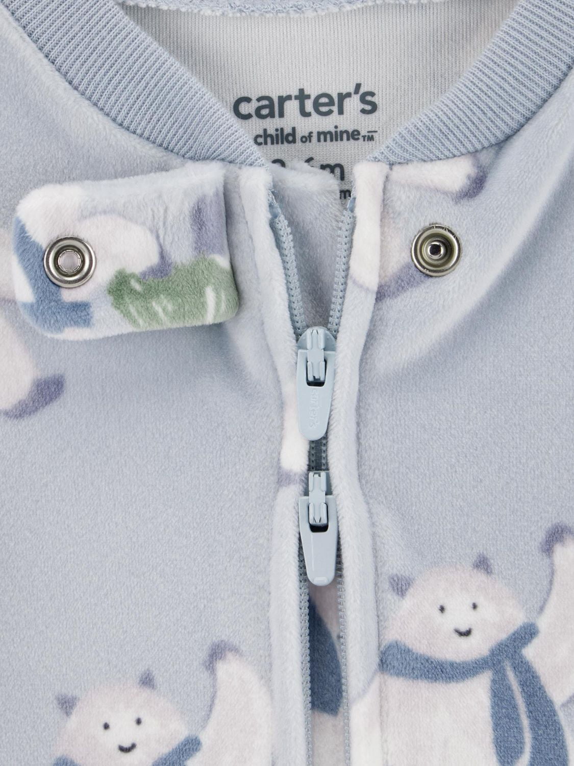 Le petit garçon de Carter, Child of Mine, dort et joue Yeti