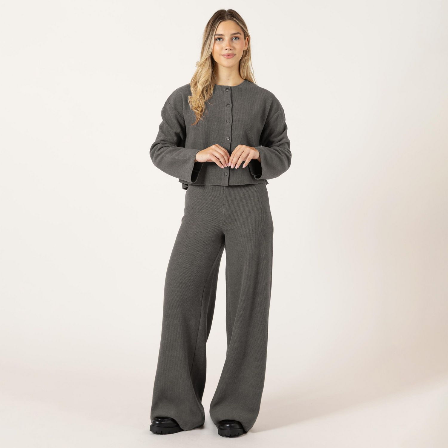 Bloom Girl Long sleeve cropped button up sweater