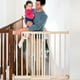 Barrière pour bébé/animal domestique Walk-Thru™ Top Of Stairs Convient à des ouvertures de 30 à 48 po de large – image 4 sur 7