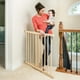 Barrière pour bébé/animal domestique Walk-Thru™ Top Of Stairs Convient à des ouvertures de 30 à 48 po de large – image 2 sur 7