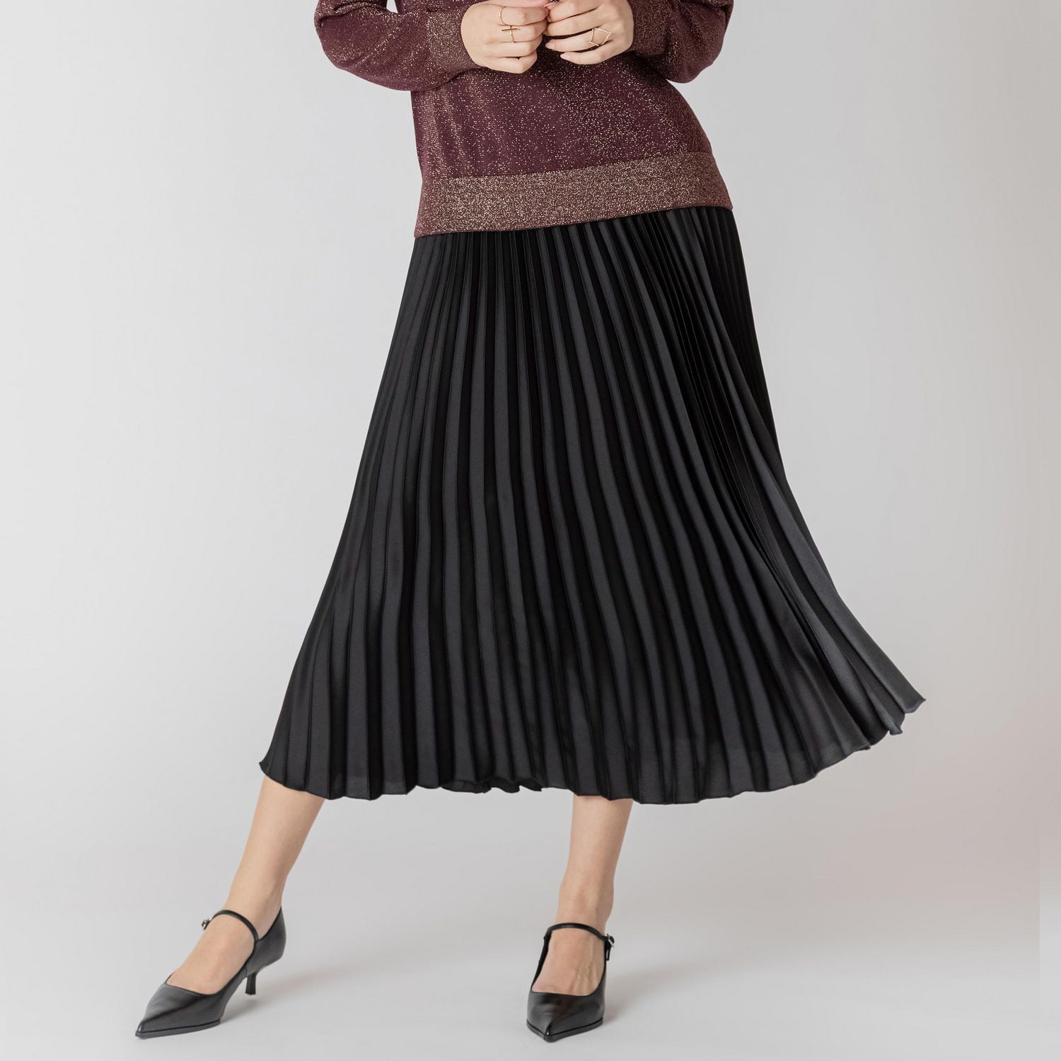 Devoted pleated midi skirt with elastic waist