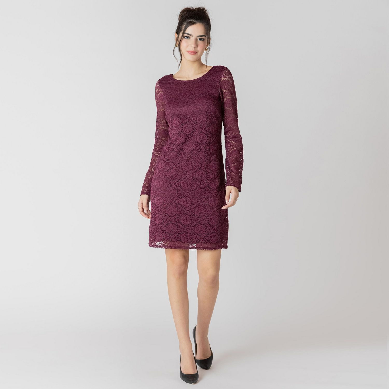 Devoted robe en dentelle à manches longues et dos ouvert