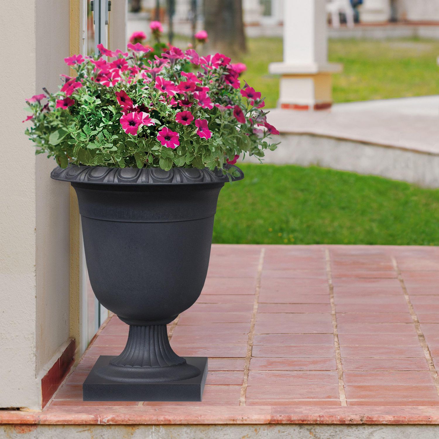 Everleaf Recycled Rubber 23" Classic Urn Planter, Black ...