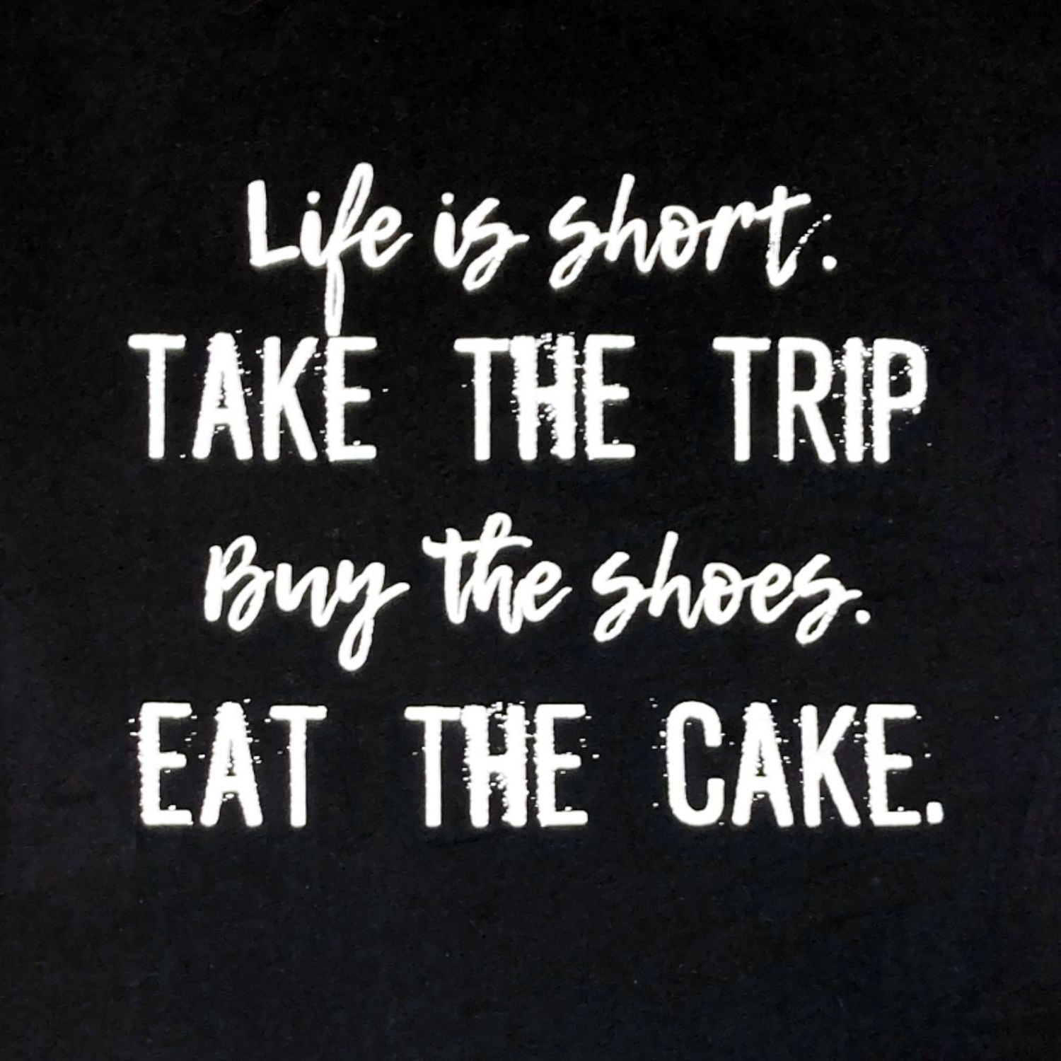 T-shirt grande taille pour femme. Ce t-shirt à manches courtes taille plus pour femme a un look décontracté qui peut être porté avec presque n'importe quel bas