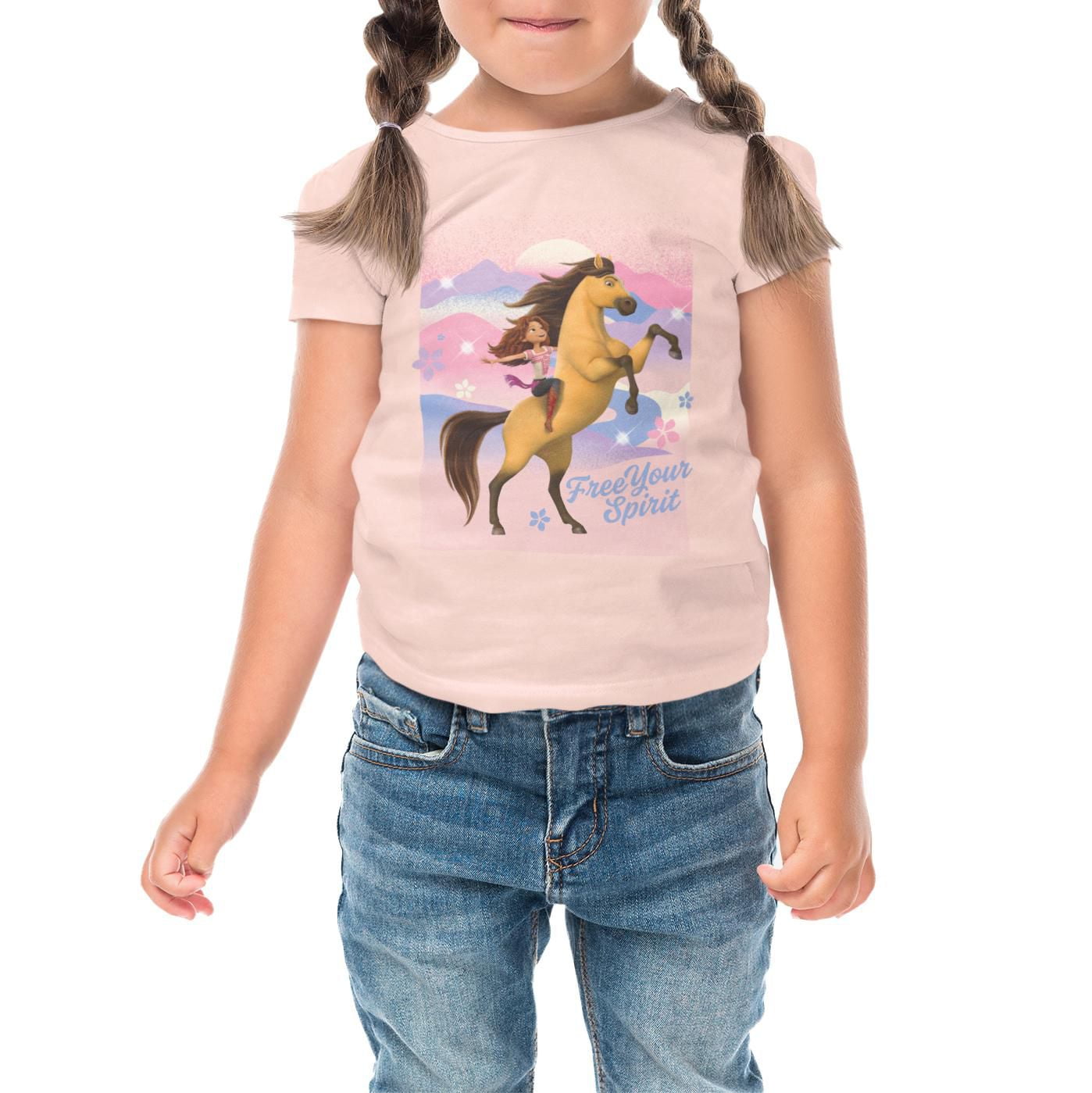 Spirit Riding T-shirt fille. Ce t-shirt à manches courtes et col rond pour filles peut être porté avec presque n'importe quel pantalon ou jupe et