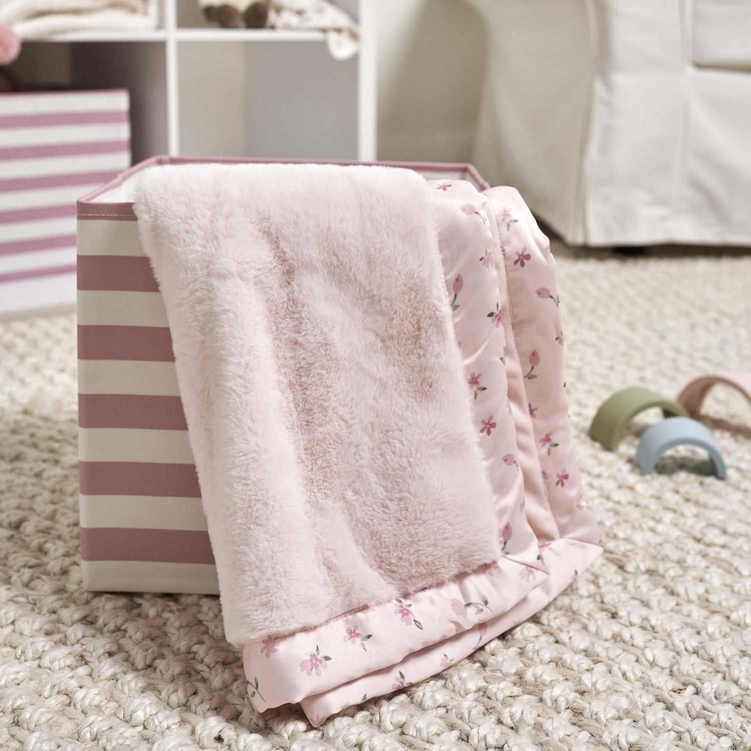Modern Moments by Gerber Baby Girl 1Pack Plush Blanket with Satin Trim in  Pink, Sized 30 x 40 