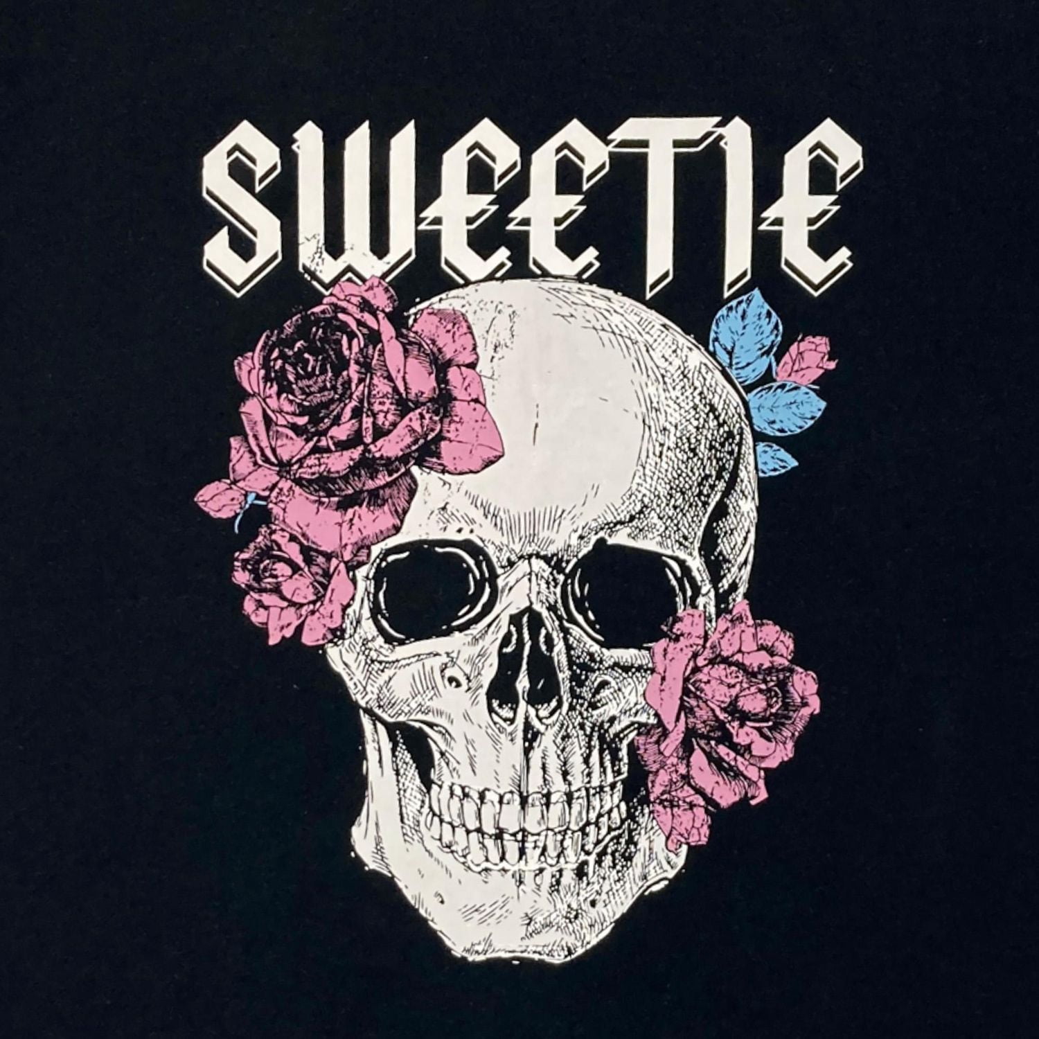 PINK CLOSET Tee shirt femme. Ce t-shirt à manches courtes et col rond pour femme peut facilement être porté avec votre jean ou votre bas préféré et