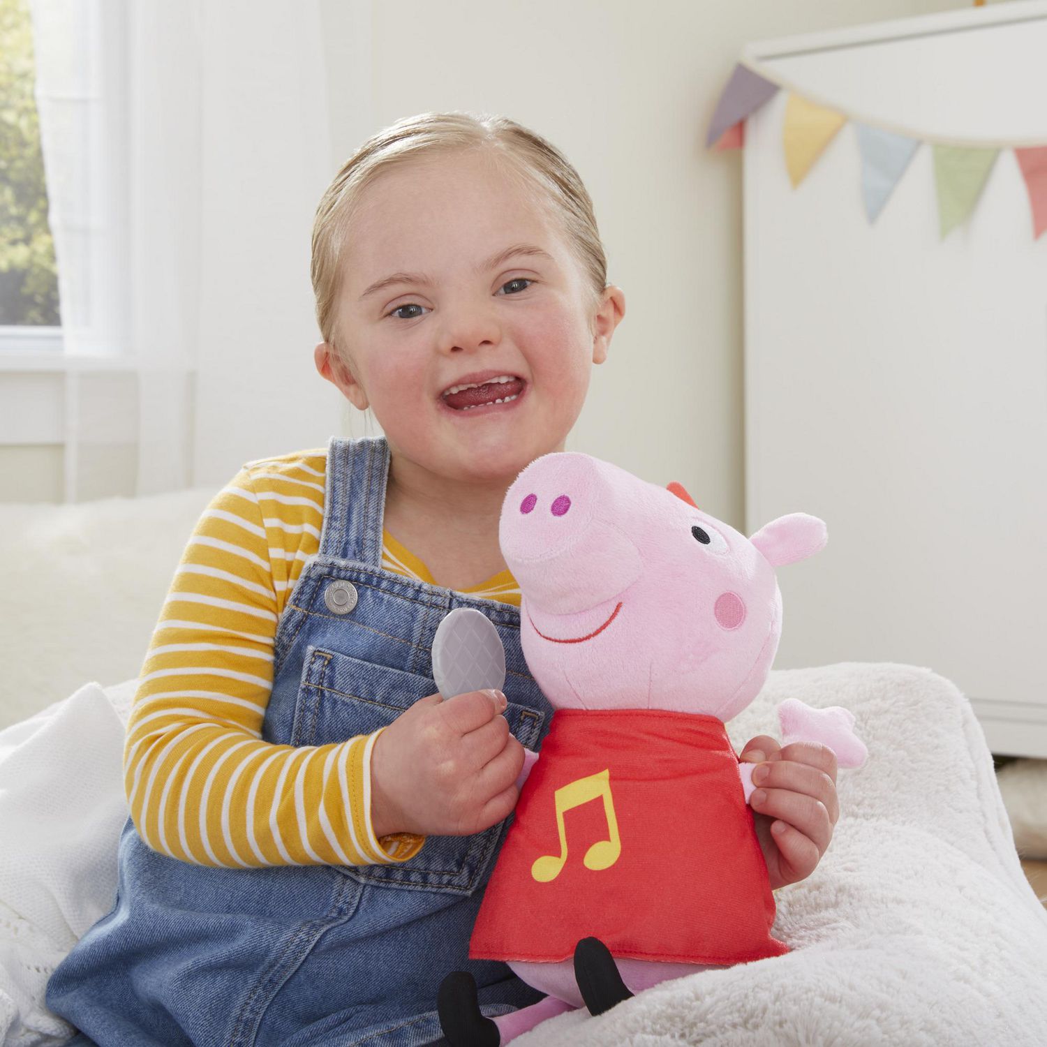 PELUCHE CHANTANTE - PEPPA PIG PEPPA AVEC ROBE ROUGE PAILLETÉE 28