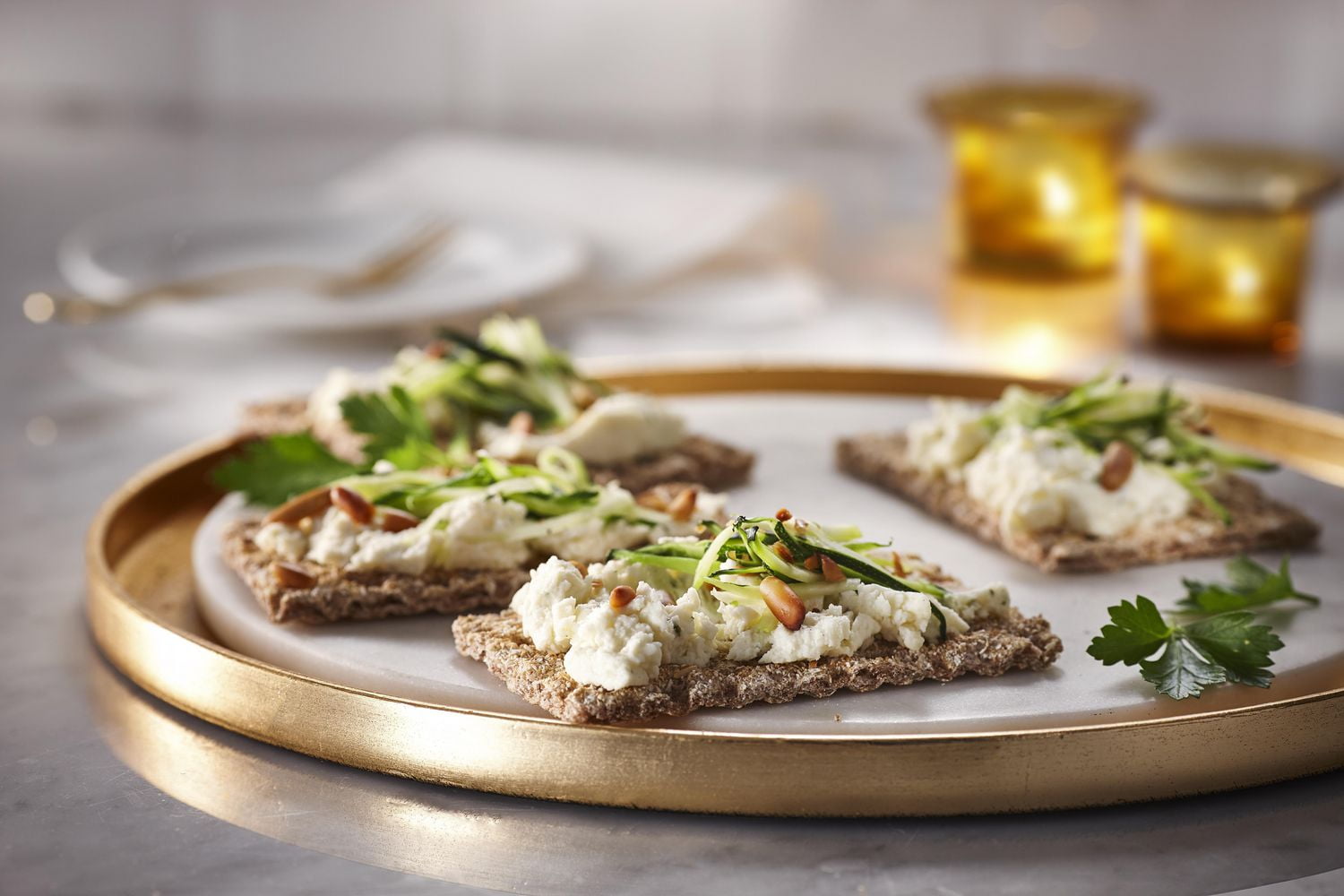 thumbnail image 3 of Boursin Ail & Fines Herbes, fromage à tartiner 250g, 3 of 4