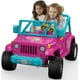 Jouet véhicule motorisé Jeep Wrangler Power Wheels à graphismes Barbie en rose et bleu – image 1 sur 9
