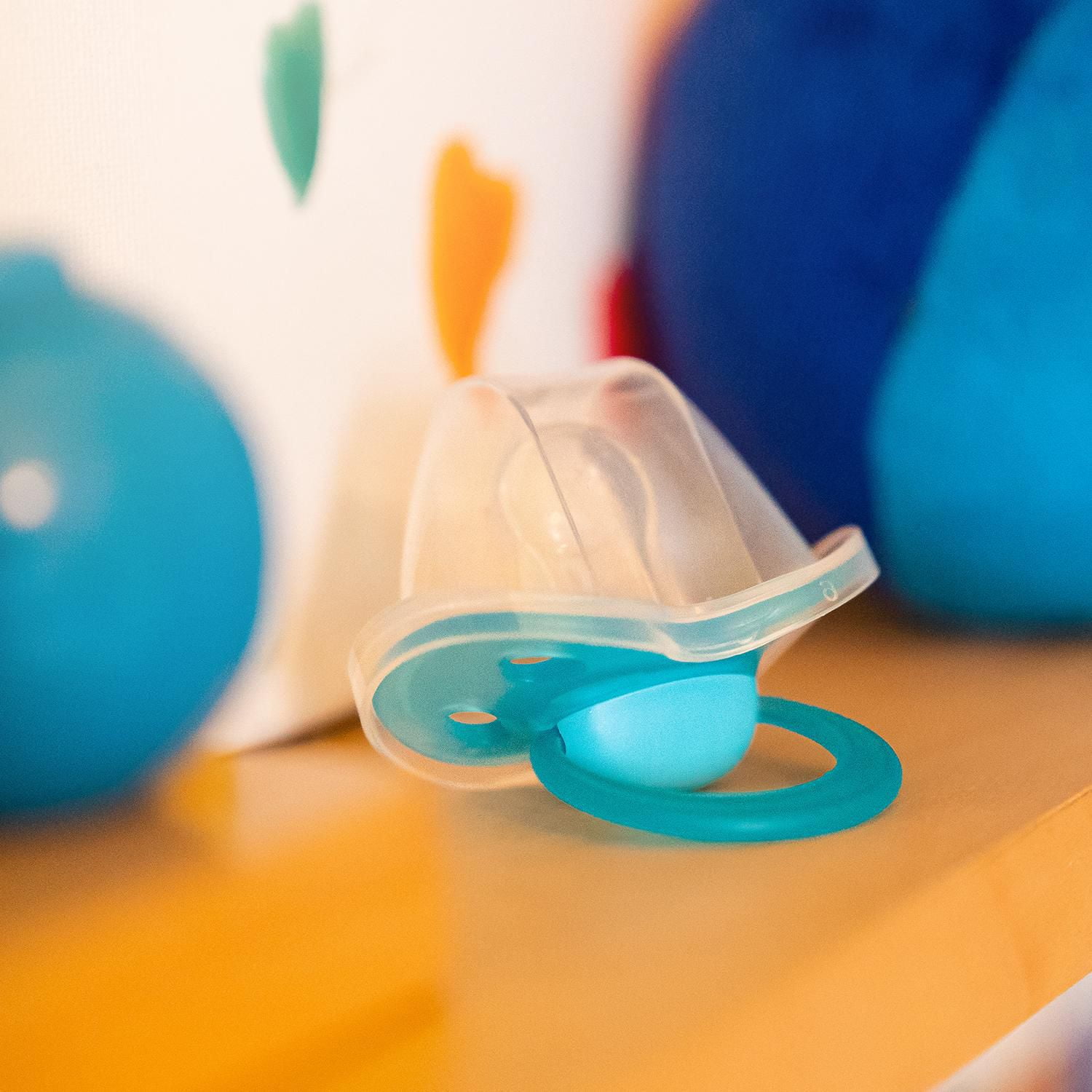 Medela Baby new DAY & NIGHT Pacifiers, Glow in the dark pacifier, Lightweight and orthodontic 0-6 months