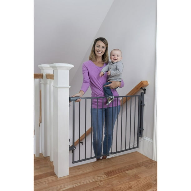 Barrière prête à installer au haut de l'escalier de Safety 1st barrière de  sécurité pour bébé 