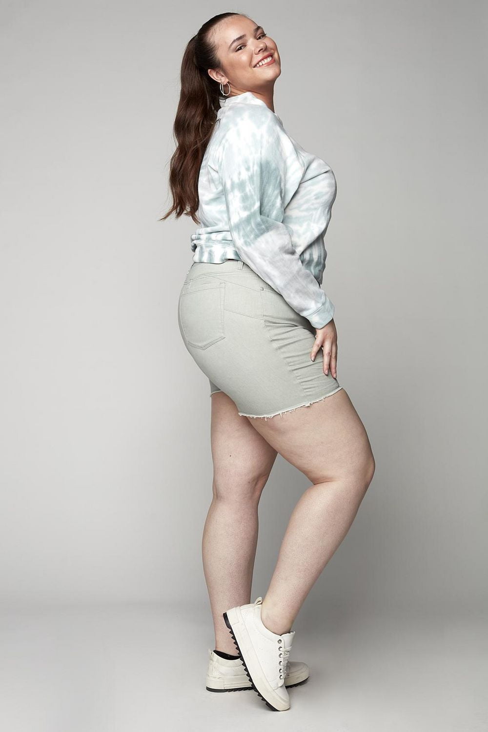 Short à ourlet effiloché pour femme