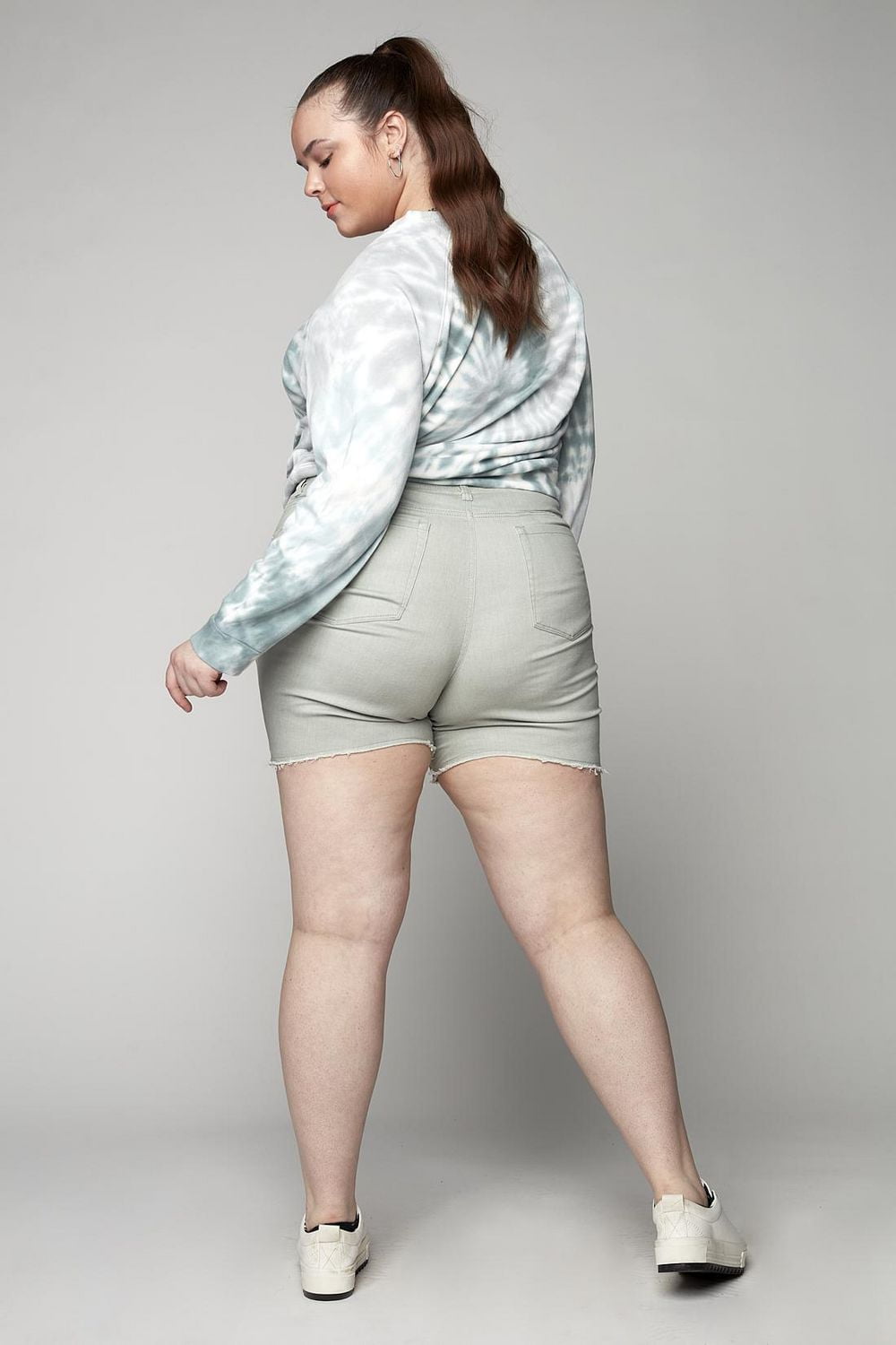 Short à ourlet effiloché pour femme