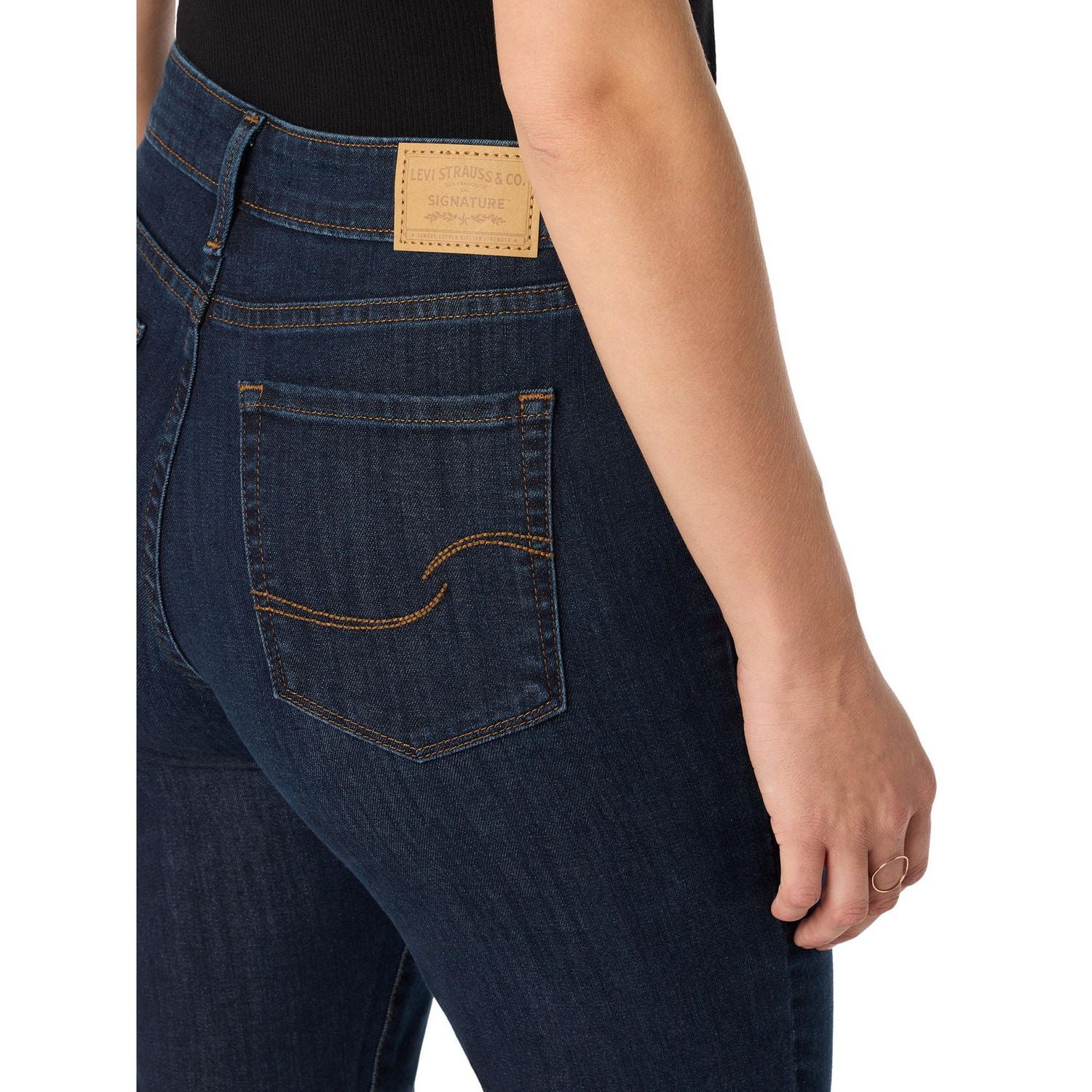 Levi Strauss Signature™ Women's Mid Rise Capri (Online only