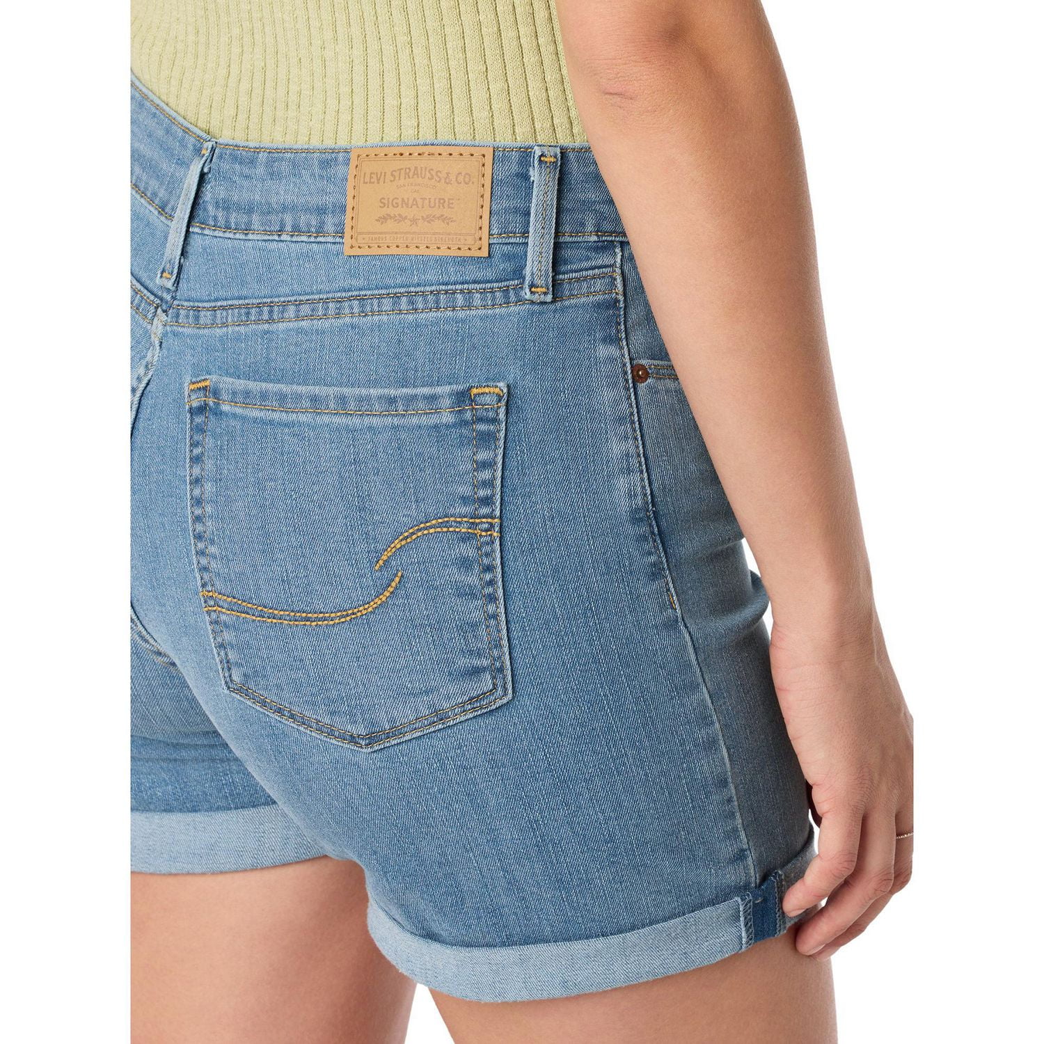 Levi Strauss Signature™ Women's Mid Rise 5" Shorts