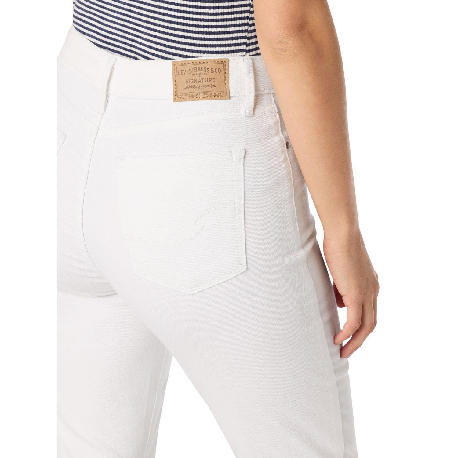 Levi Strauss Signature™ Women's Mid Rise Capri
