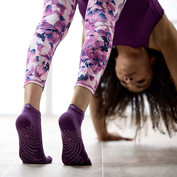 Gaiam Grippy Yoga Socks - S/M - Sparkling Grape 