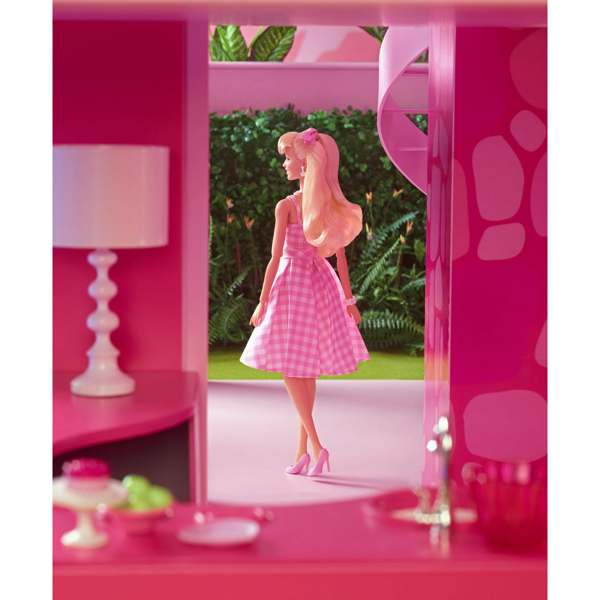 Barbie The Movie Collectible Doll, Margot Robbie as Barbie in Pink Gingham  Dress, Ages 3+ 