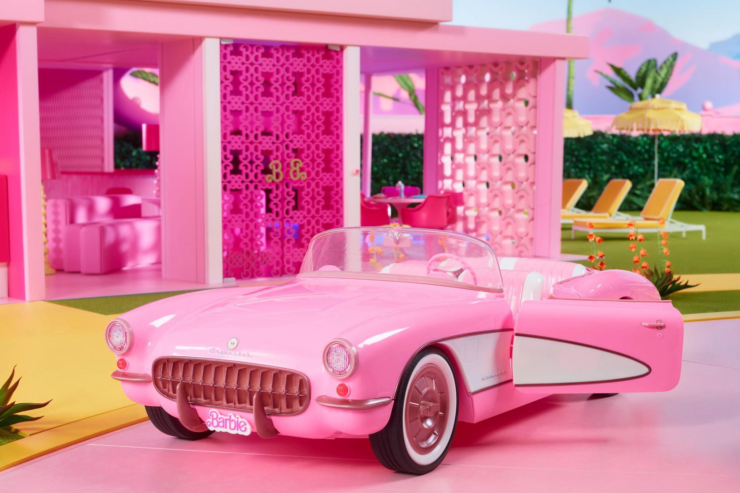 Voiture de collection Barbie The Movie cabriolet Corvette rose Walmart