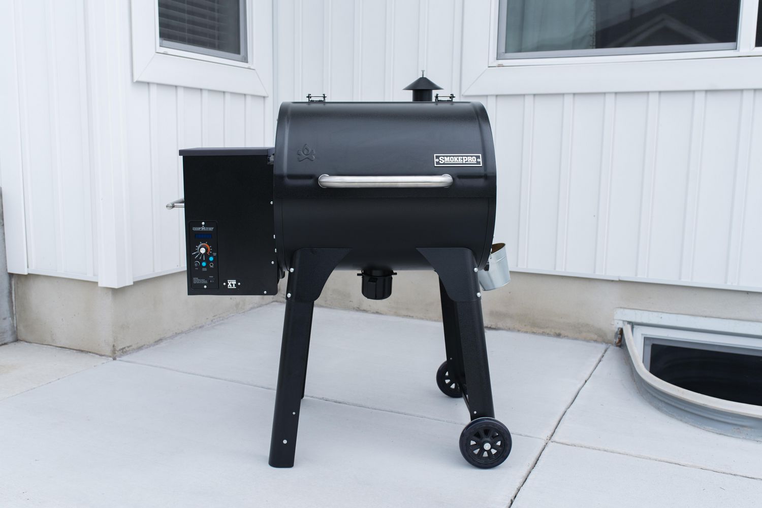 Camp Cheff SmokePro XT 24 Pellet Grill Black