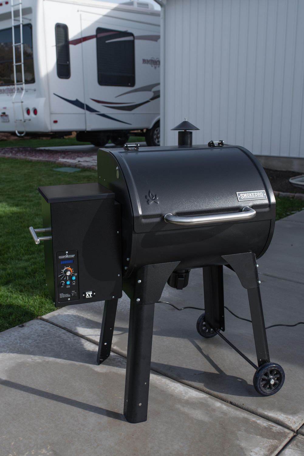 Camp Cheff SmokePro XT 24 Pellet Grill Black