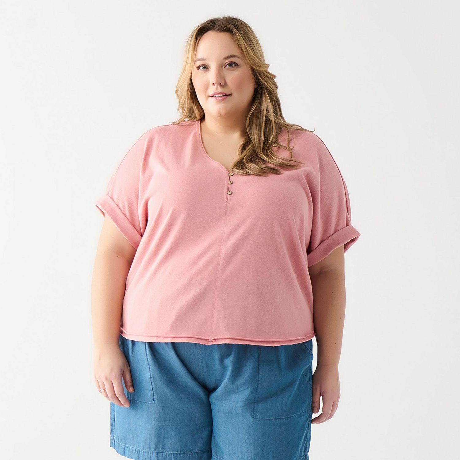 DV A loose fitting, rolled cuff S/S shirt with button up front