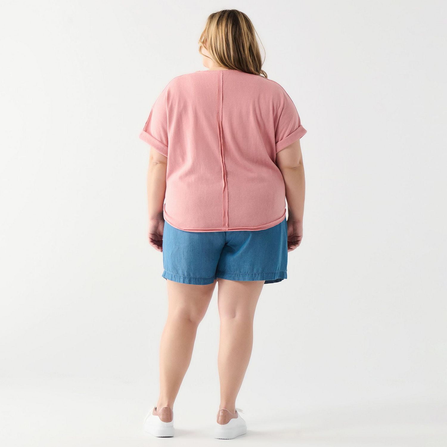 DV A loose fitting, rolled cuff S/S shirt with button up front