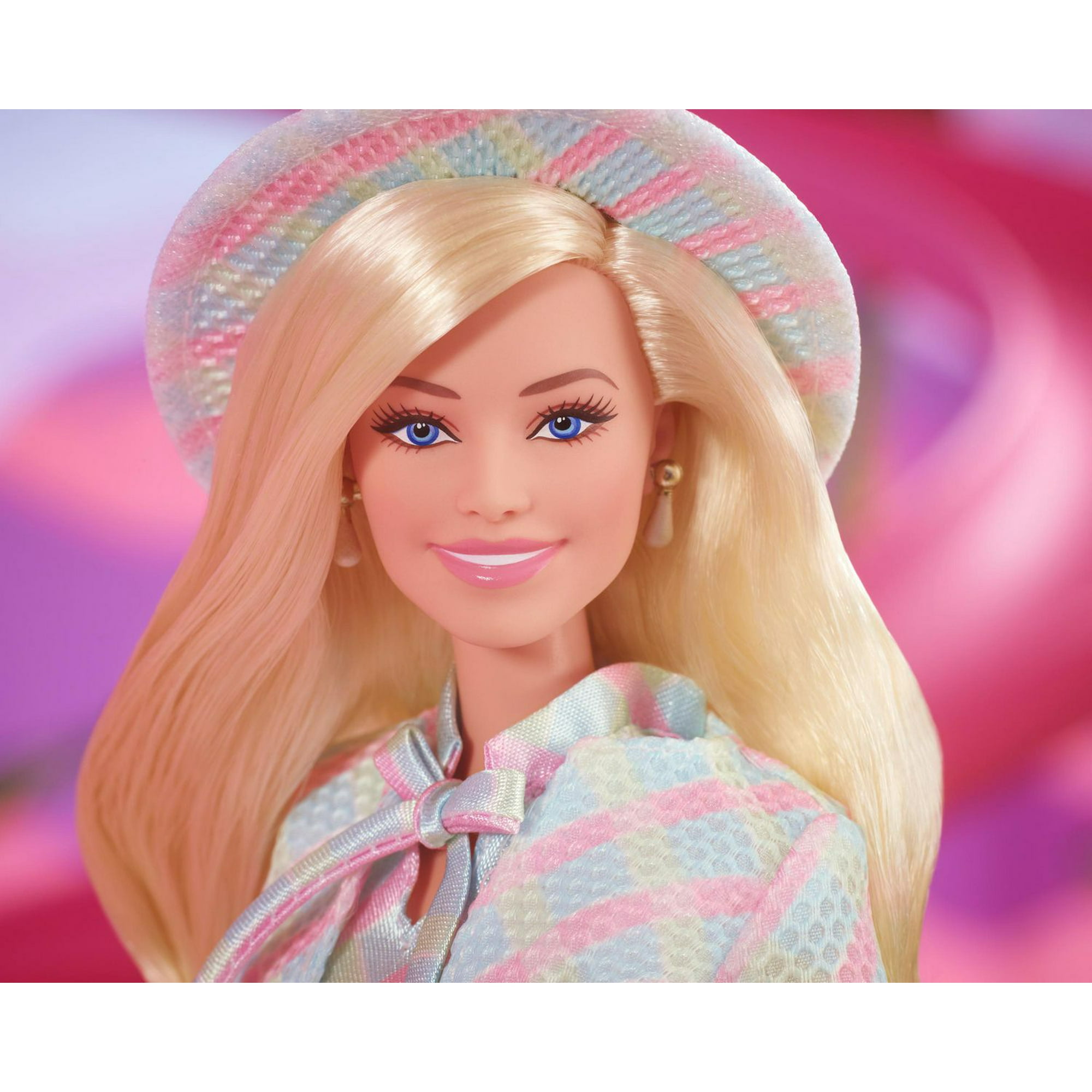 Barbie The Movie Doll, Margot Robbie as Barbie, Collectible Doll Wearing  Blue Plaid Matching Set with Matching Hat and Jacket 