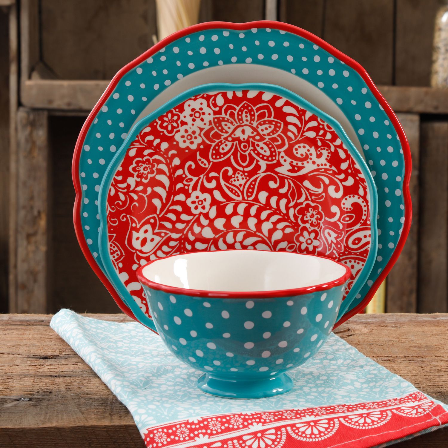 The Pioneer Woman Party Supplies at Walmart - Ree Drummond's Paper Plates  and Napkins