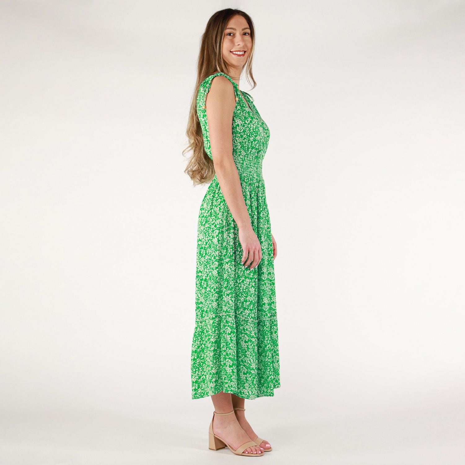 DV Robe longue florale sans manches avec col en V et ourlet à volants en gradins