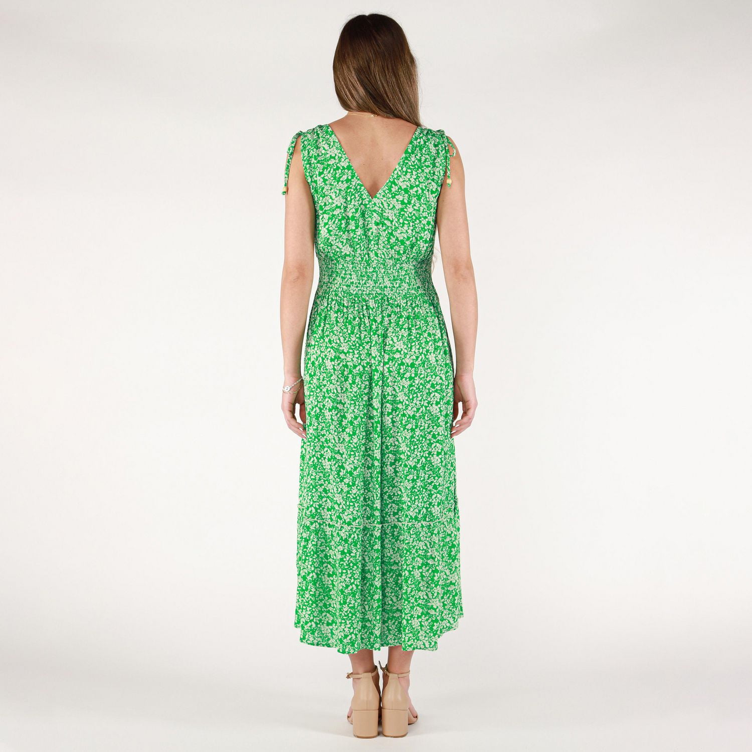 DV Robe longue florale sans manches avec col en V et ourlet à volants en gradins