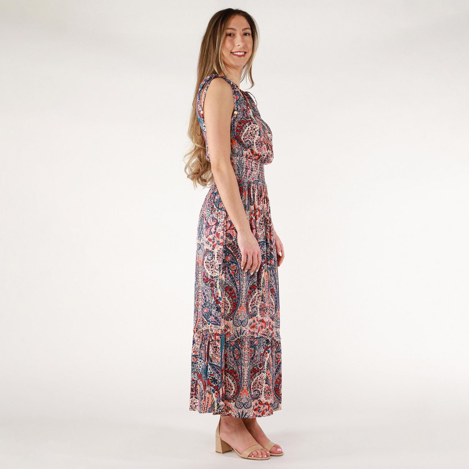 DV Sleeveless floral maxi dress with V-neck and a tiered ruffled hem