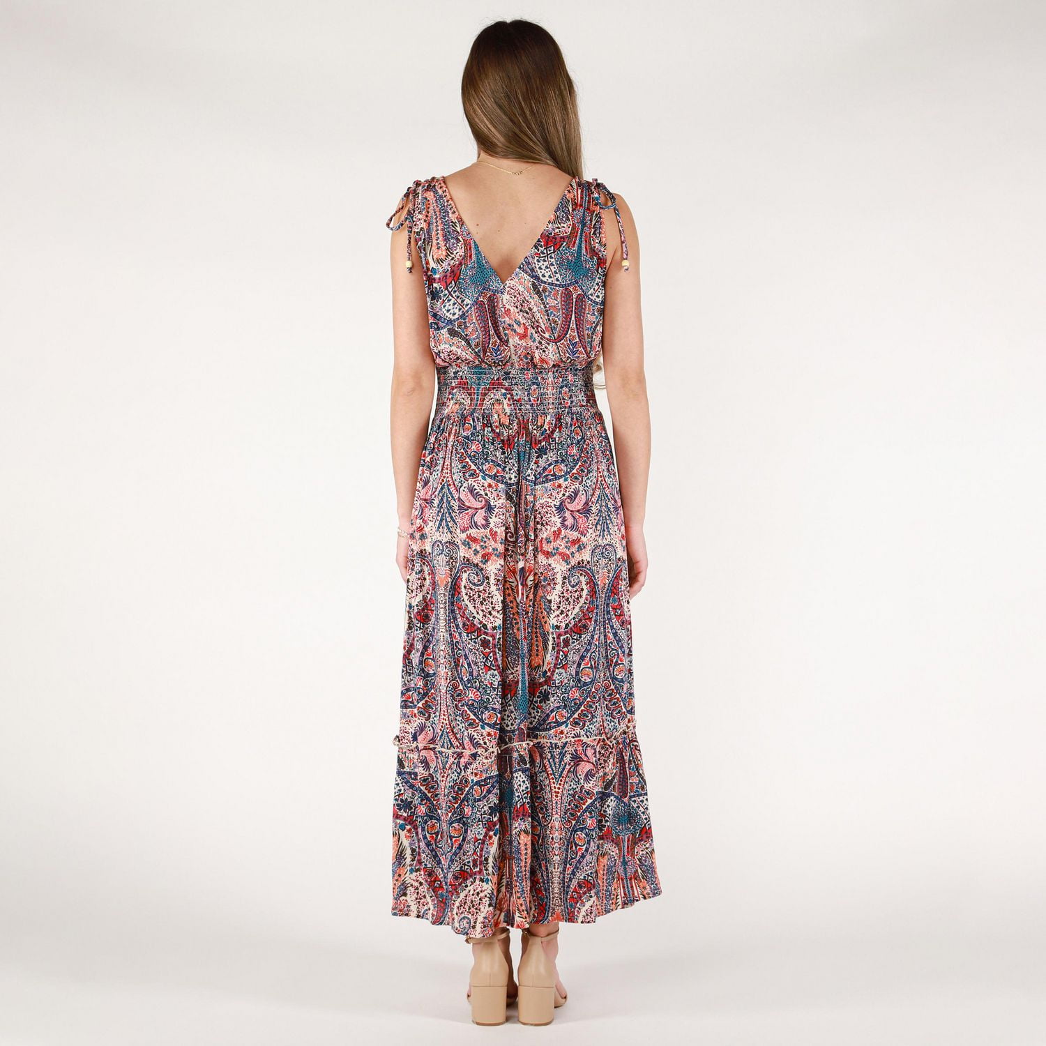 DV Sleeveless floral maxi dress with V-neck and a tiered ruffled hem