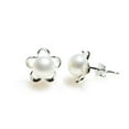 thumbnail image 1 of Boucles d'oreilles fleur avec perles d'eau douce 6mm Charisma en argent, 1 of 1