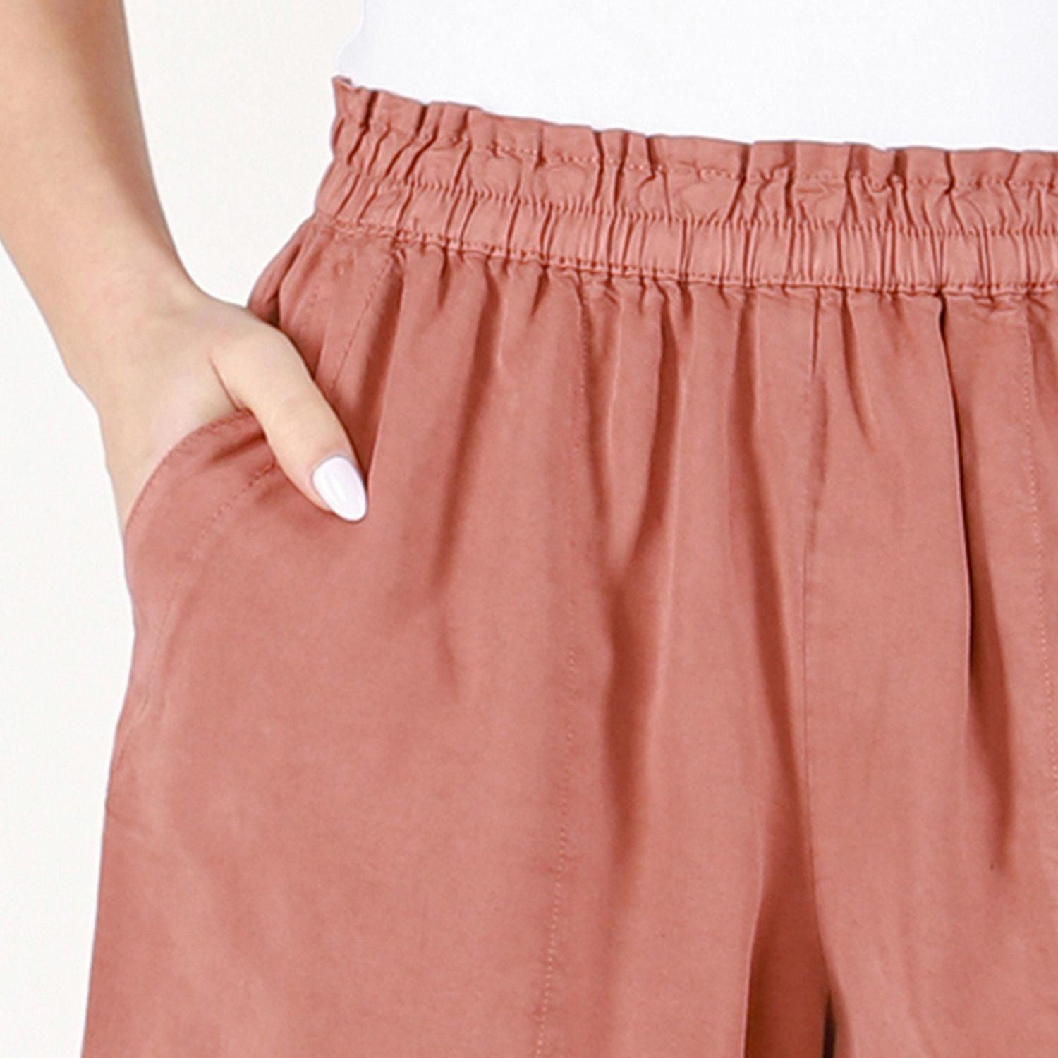 DV Pleated shorts with a shirred elastic waistband
