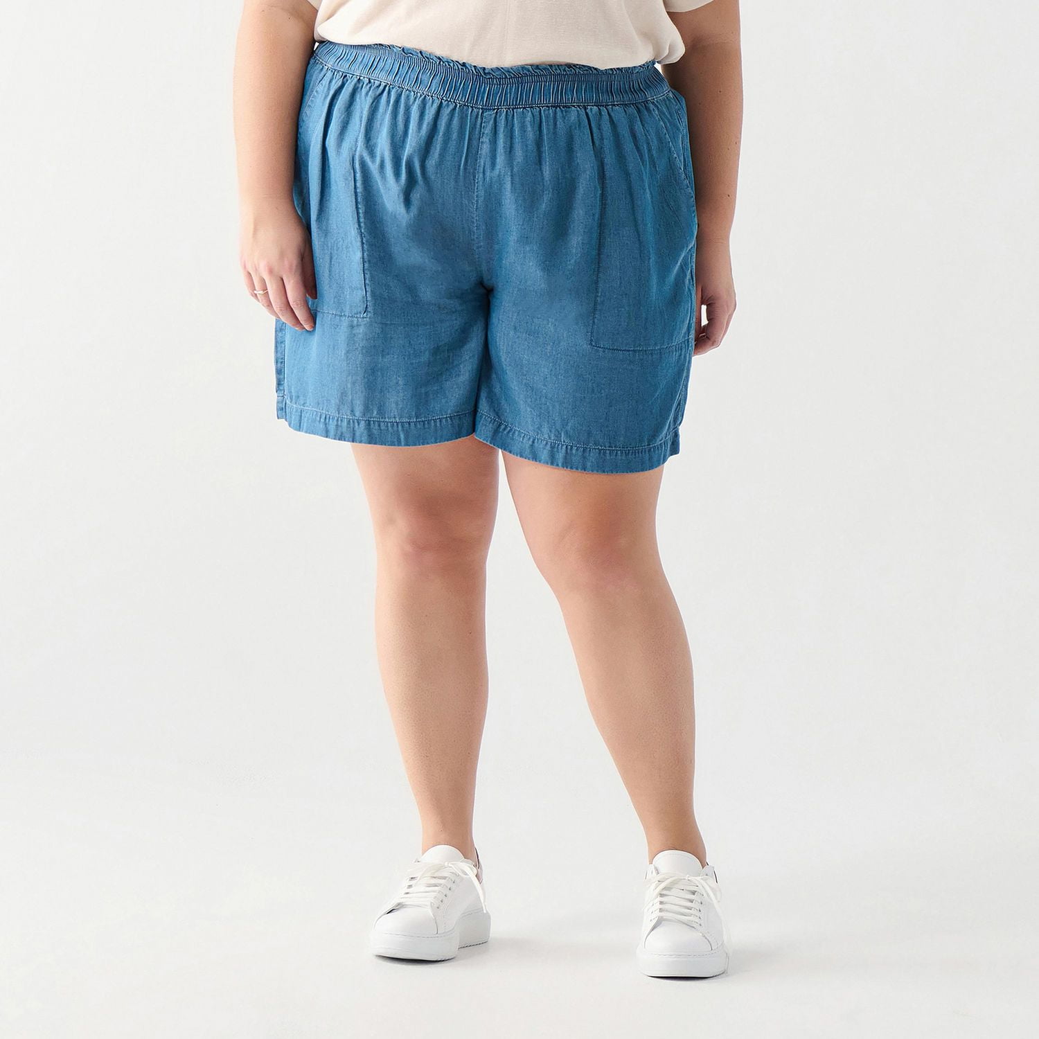 DV Pleated shorts with a shirred elastic waistband